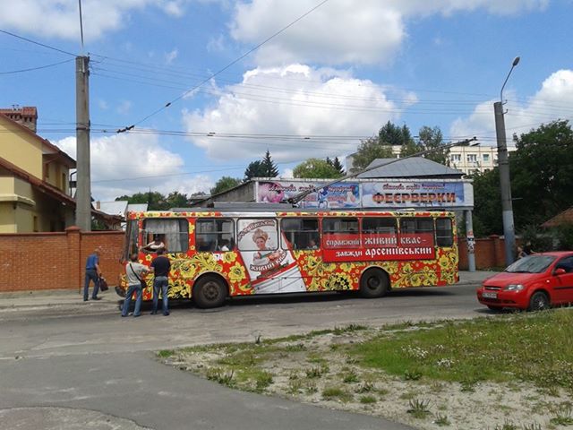 реклама на тролейбусі