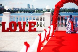 Букви, слова і написи з пінопласту для весілля