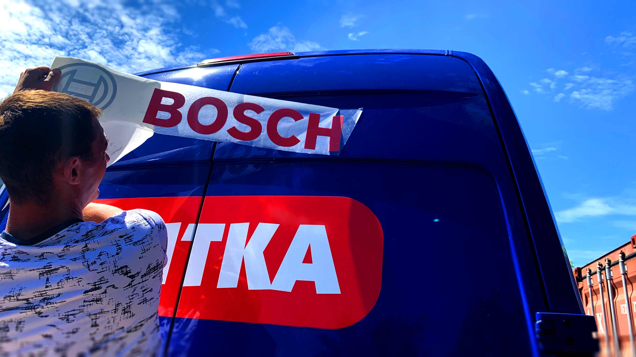 наклейка на авто под заказ наклейка на авто под заказ