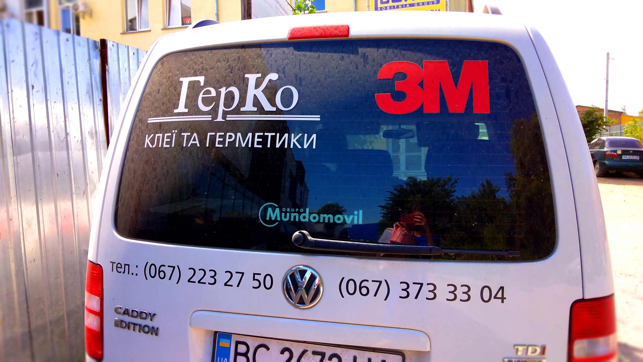 оклейка авто рекламой